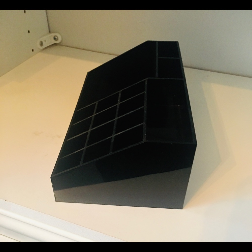 Authentic Chanel cosmetics holder - Picture 5 of 8
